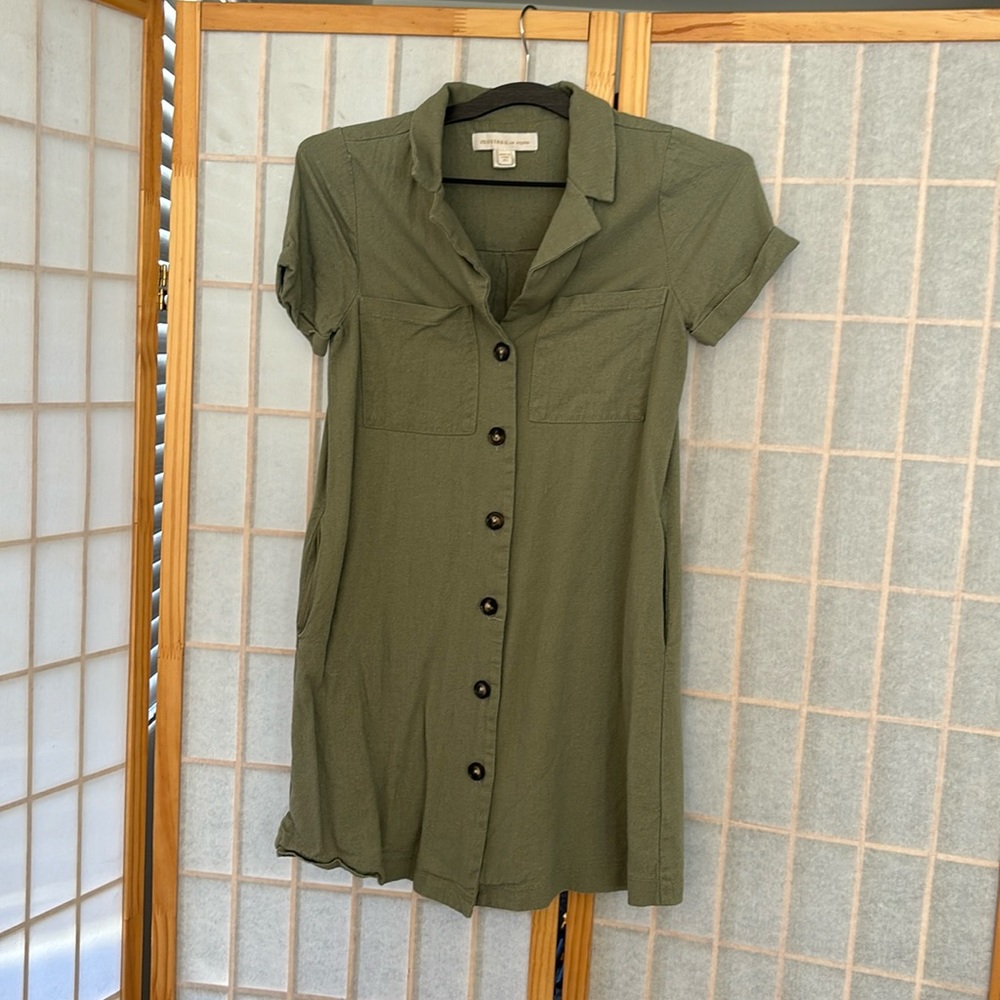 NEVET WORN | HAS POCKETS Monteau Los Angeles Button down dress